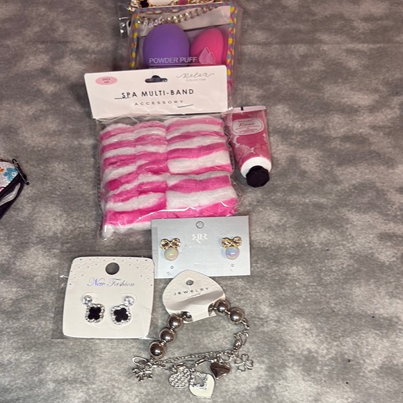 Butterfly Cosmetic Bag Spa Gift Set – Jewelry, Beauty Tools & More NWT - Picture 3 of 7